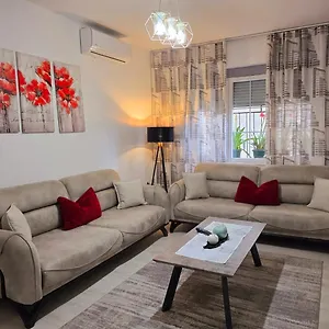  Apartment Grace's Centre